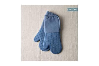 Five Two Silicone Oven Mitts, a thick, attractive mitt